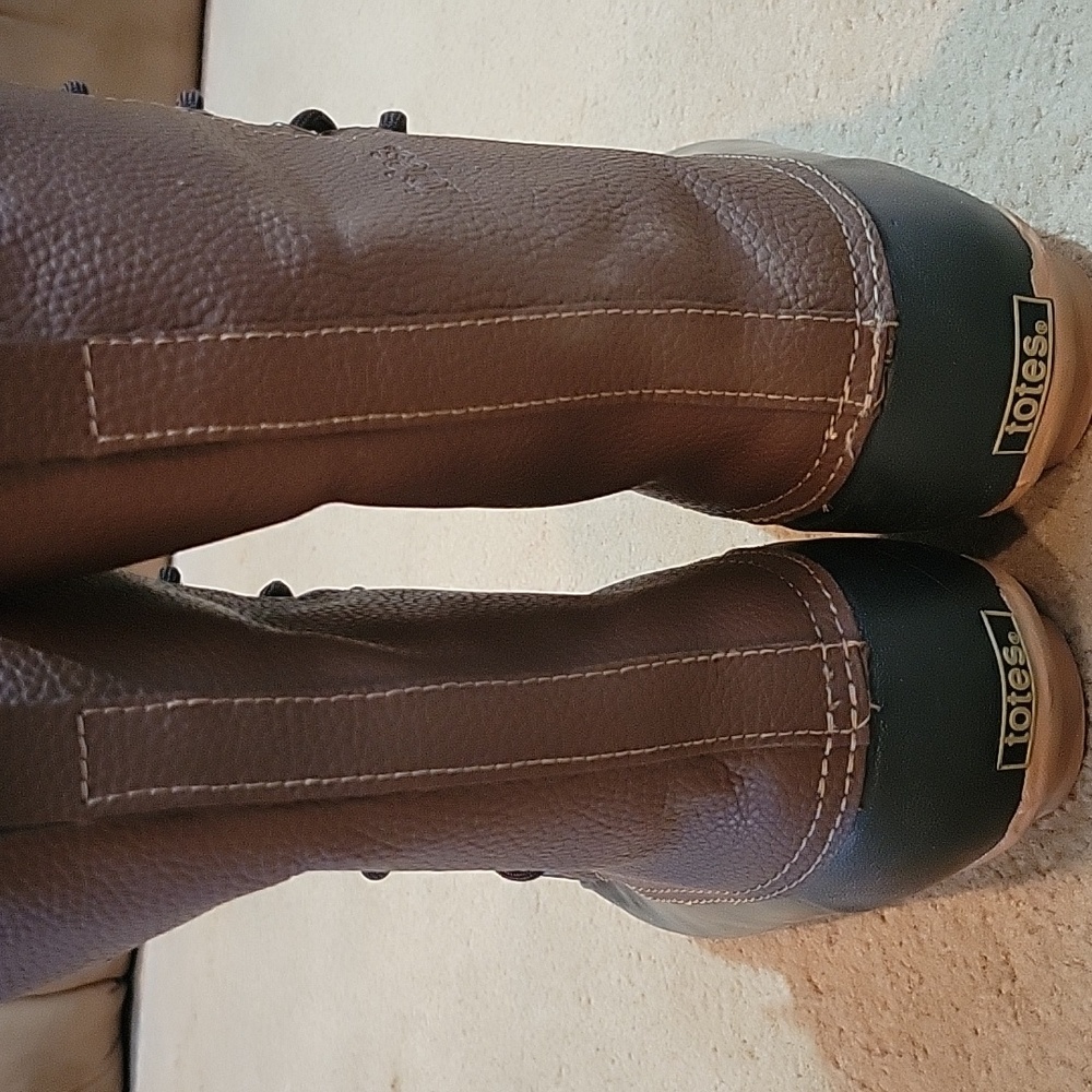 Totes boots - Picture 2 of 4